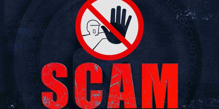 Next morning a call came that the parcel was stuck at Mumbai airport and Rs 4,000 would have to be paid. If he refused, he was threatened to send the case to CBI. Frightened, Naina sent the money. The next day another Rs 12,000 was demanded. On refusing, Dr. Khan threatened that he would make the recorded video of Naina viral.
