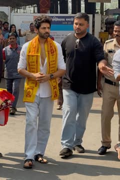 बर्थडे पर कार्तिक आर्यन ने लिया बप्पा का आशीर्वाद, माथा टेकने के लिए गए सिद्धिविनायक