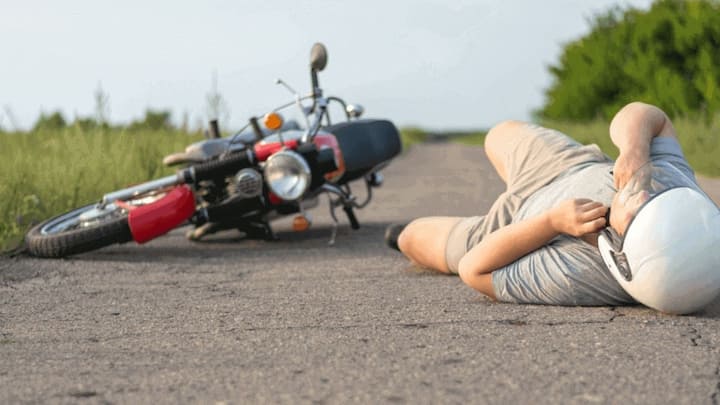 Accident cover of Rs 2 lakh is given at an annual premium of just Rs 20. It was started in 2015 and since then lakhs of people have joined this scheme. If the policy holder dies in an accident. So the nominee gets the full amount.