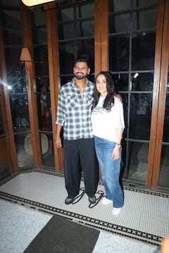 प्रीति जिंटा ने क्रिकेटर श्रेयस अय्यर के साथ की पार्टी, पैपराजी के लिए ऐसे दिए पोज