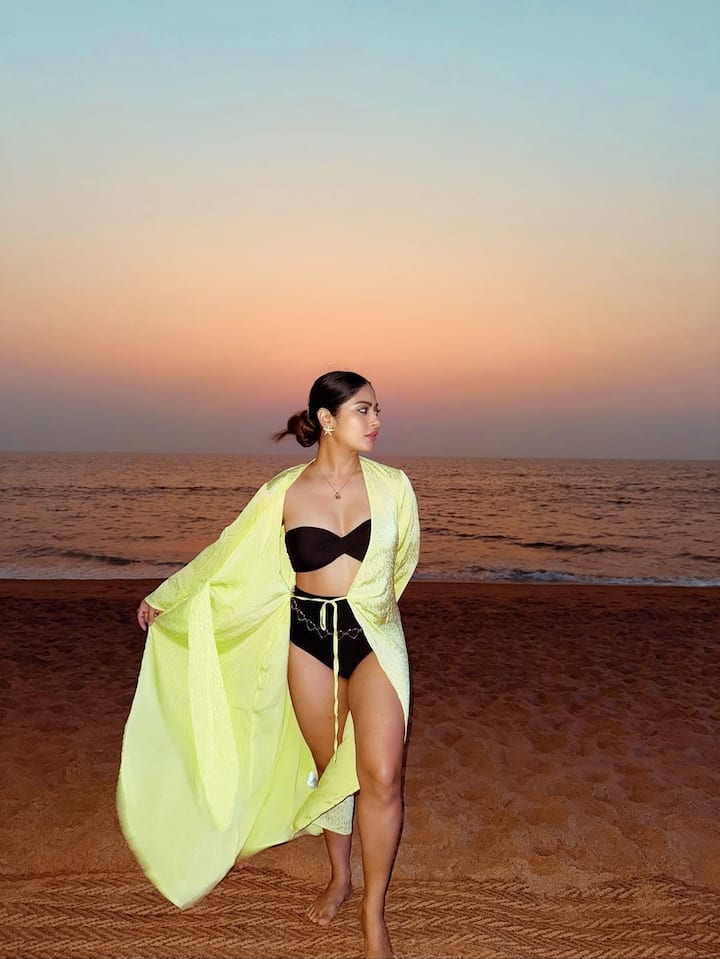 कृष्णा मुखर्जी के इंस्टाग्राम पर 2.7 मिलियन फॉलोवर्स हैं,जो उन्हें बेहद पसंद करते हैं और एक झलक देखने के लिए बेताब रहते हैं.