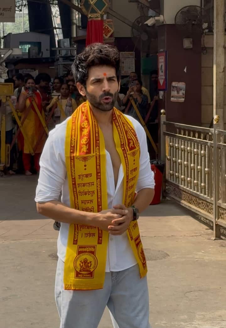 फैंस सोशल मीडिया पर कार्तिक को बर्थडे की बधाई दे रहे हैं. कुछ फैंस कह रहे हैं कि कार्तिक अब शादी कर लो.