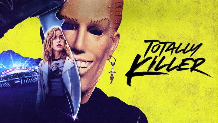 'टोटली किलर' एक साई फाई कॉमेडी फिल्म है. कॉमिक एलिमेंट्स इस फिल्म को और भी खास बनाते हैं. इसकी टाइम ट्रैवल पर बेस्ड है जहां जैमी नाम की लड़की अपने उम्र के 30 साल पीछे चल जाती है.