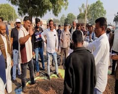 Amreli News: માર્કેટિંગ યાર્ડો મગફળીથી છલકાયા, પણ ખેડૂતો રાતા પાણીએ રડ્યા; જાણો કેમ 500 રૂપિયાની ખોટ ખાવા બન્યા મજબૂર?