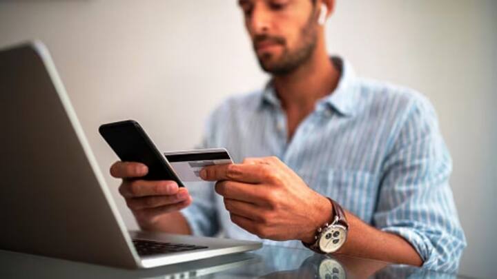 మీ క్రెడిట్ కార్డ్ బిల్లు చెల్లింపు గడువు తేదీని మరచిపోతున్నారా.. అందువల్లే మీరు చెల్లింపు చేయలేకపోతే, మీ ఖాతాలో ఆటో డెబిట్ సర్వీస్ ప్రారంభించవచ్చు. దాంతో సకాలంలో బిల్లు చెల్లింపు పూర్తవుతుంది. 30 శాతానికి మించి క్రెడిట్ లిమిట్ వినియోగించినప్పుడు సైతం క్రెడిట్ స్కోరు తగ్గుతుంది.