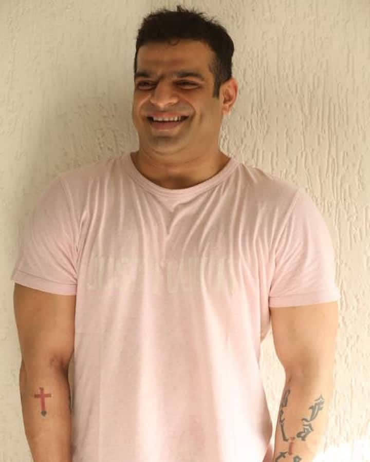 वहीं करण को शराब के नशे में लिपटा देख. लोगों ने उन्हें काम देना बिल्कुल बंद कर दिया. अब एक्टर पिछले 6 साल से घर बैठे हैं. हालांकि अब कहा जा रहा है कि वो जल्द ही छोटे पर्दे पर वापसी करने वाले हैं.