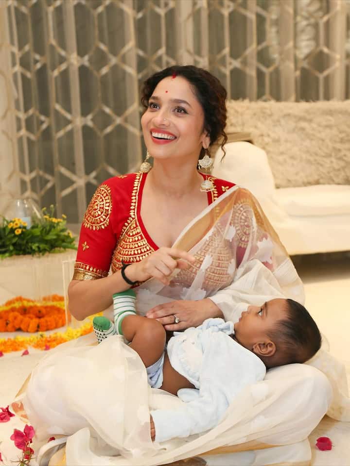 इसके साथ ही अंकिता लोखंडे के फैंस उनके भतीजे को भी खूब बधाई दे रहे हैं और उनके खुशहाल जीवन की कामना भी कर रहे हैं. अंकिता का अपने भतीजे के लिए ऐसा प्यार देख फैंस उनकी खूब तारीफ कर रहे हैं.