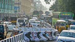 எதிர் எதிரே பஸ் நிறுத்தம்... போக்குவரத்து நெரிசலில் சிக்கி திணறும் தஞ்சை மேரீஸ்கார்னர் 