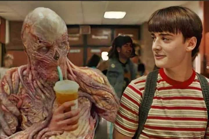 'Stranger Things' is the most famous series of Netflix. The Indian audience has also given it a lot of love. You will experience mystery and suspense in every episode. In every episode, Eleven along with his team goes on a horror adventure, which entertains the audience a lot. You can watch this series on Netflix.