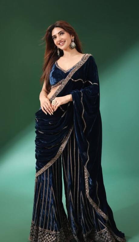 'પુષ્પા' ગર્લ શ્રીલીલાનો બ્લેક સાડીમાં સિમ્પલ લૂક