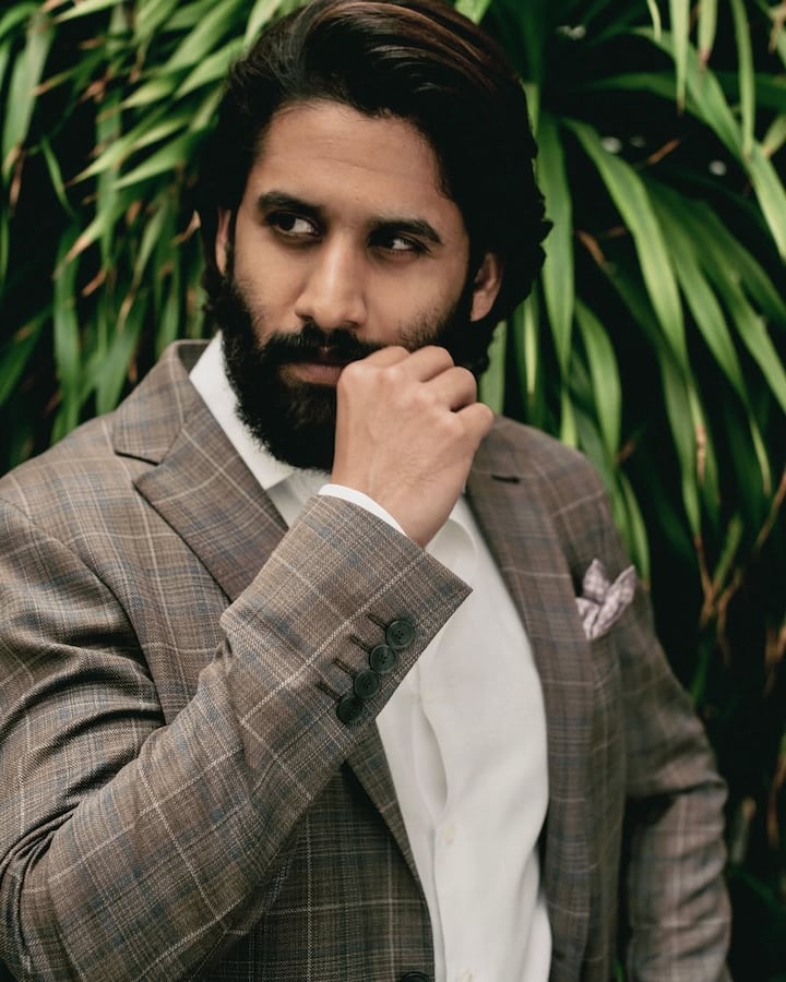 नागा के गैराज में पोर्श 911 जीटी3 आरएस, फेरारी 488 जीटीबी, रेंज रोवर ऑटोबायोग्राफी, और मर्सिडीज-बेंज जी63 एएमजी जैसी लग्जरी कारें हैं.