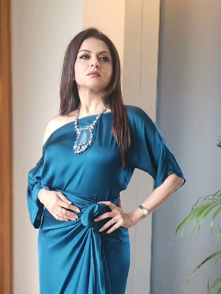 શાનદાર અભિનેત્રી હોવા છતાં ભાગ્યશ્રી ઘણા સમય સુધી ફિલ્મોથી દૂર રહી. પરંતુ તે સોશિયલ મીડિયા પર પોતાના ફેન્સ સાથે જોડાયેલી રહે છે.