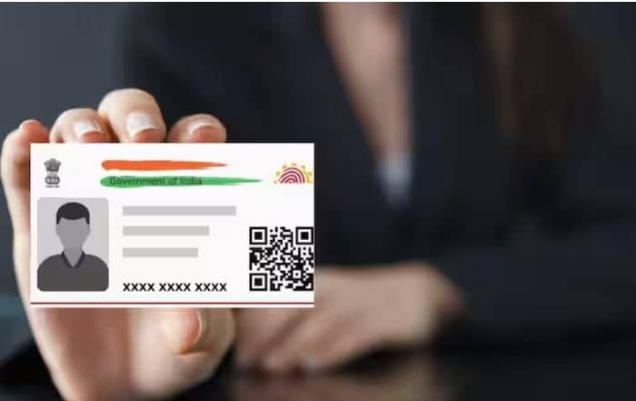 ਨਕਲੀ ਆਧਾਰ ਕਾਰਡਾਂ ਦੇ ਮਾਮਲੇ ਲਗਾਤਾਰ ਵੱਧ ਰਹੇ ਹਨ। ਇਸ ਲਈ, ਤੁਹਾਨੂੰ ਇਹ ਜਾਂਚ ਕਰਨ ਲਈ ਦੋ ਮਿੰਟ ਕੱਢਣੇ ਚਾਹੀਦੇ ਹਨ ਕਿ ਕੀ ਤੁਹਾਡਾ ਆਧਾਰ ਅਸਲੀ ਹੈ। ਇਹ ਪ੍ਰਕਿਰਿਆ ਸਰਲ ਅਤੇ ਮੁਸ਼ਕਲ ਰਹਿਤ ਹੈ। ਆਓ ਅਸੀਂ ਤੁਹਾਨੂੰ ਦੱਸਦੇ ਹਾਂ ਕਿ ਤੁਸੀਂ ਇਹ ਕਿਵੇਂ ਕਰ ਸਕਦੇ ਹੋ।