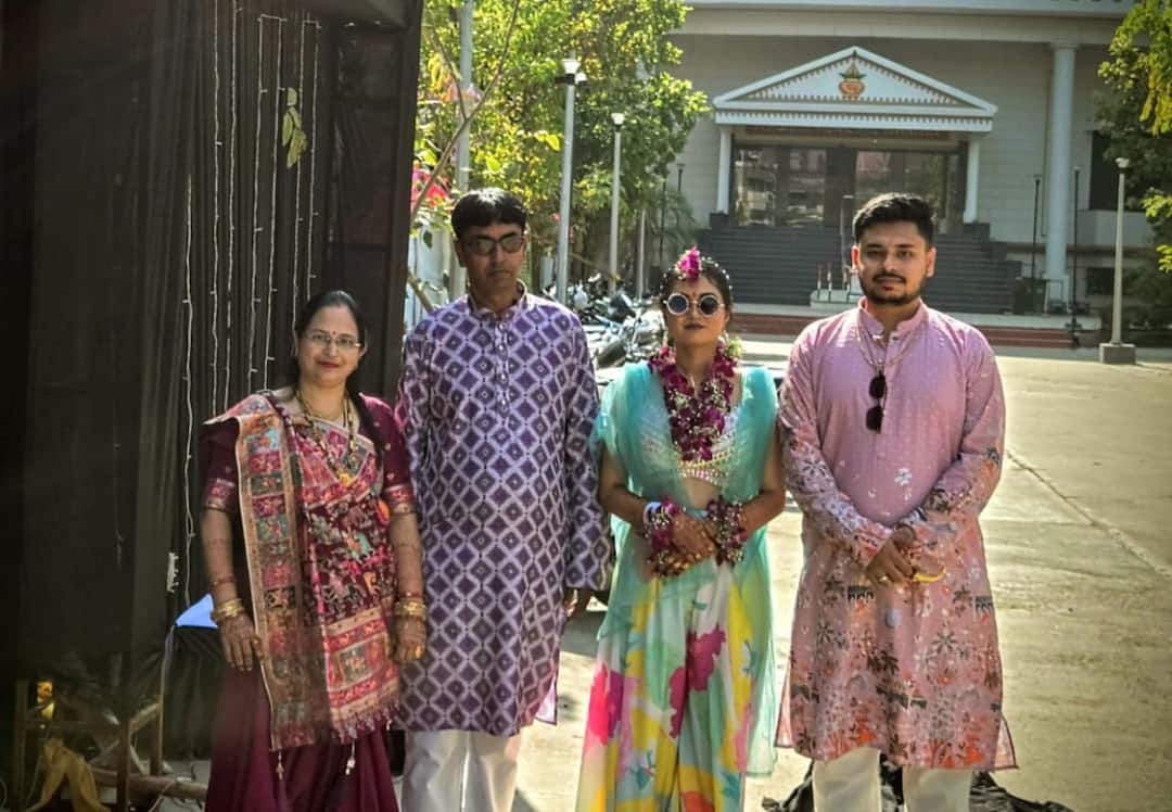 મુખ્યમંત્રી ભૂપેન્દ્ર પટેલે એક લગ્નના કારણે બદલ્યું પોતાના કાર્યક્રમનું સ્થળ, દીકરીના કાકાએ કહ્યું- એ રાત્રે... CM Bhupendra Patel changed the venue of his program due to a wedding in Jamnagar મુખ્યમંત્રી ભૂપેન્દ્ર પટેલે એક લગ્નના કારણે બદલ્યું પોતાના કાર્યક્રમનું સ્થળ, દીકરીના કાકાએ કહ્યું- એ રાત્રે...