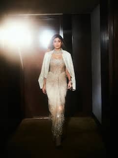 मॉर्डन वाइब में शिल्पा शेट्टी ने फ्लॉन्ट किया रेट्रो चार्म, अदाएं देख फैंस बोले - ‘गॉर्जियस लेडी’