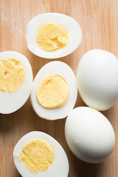Egg Yolk: अंड्यातील पिवळा भाग का खाऊ नये? त्याचे फायदे आणि तोटे जाणून घ्या...