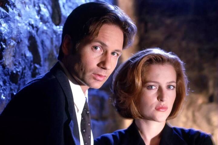 'The X-Files' is also part of this list. The show's powerful story, great characters and intense storylines are still remembered today. This show, which ran from 1993 to 2018, is said to be America's longest running show in which the makers added a touch of drama along with horror. Many of its episodes are such that you cannot dare to watch them alone. This show is available on Prime Video and Netflix.