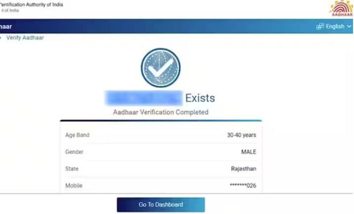 ਕੁਝ ਲੋਕ QR ਕੋਡ ਸਕੈਨ ਕਰਕੇ ਵੀ ਆਧਾਰ ਦੀ ਪੁਸ਼ਟੀ ਕਰਦੇ ਹਨ। UIDAI ਦੀ ਅਧਿਕਾਰਤ ਐਪ, mAadhaar, ਇੱਕ QR ਸਕੈਨਿੰਗ ਵਿਕਲਪ ਪੇਸ਼ ਕਰਦੀ ਹੈ। ਇੱਕ ਅਸਲੀ ਆਧਾਰ ਕਾਰਡ ਦਾ QR ਕੋਡ ਸਕੈਨ ਕੀਤਾ ਜਾਂਦਾ ਹੈ ਅਤੇ ਸਹੀ ਜਾਣਕਾਰੀ ਸਕ੍ਰੀਨ 'ਤੇ ਦਿਖਾਈ ਦਿੰਦੀ ਹੈ। ਨਕਲੀ ਕਾਰਡ 'ਤੇ QR ਕੋਡ ਬਿਲਕੁਲ ਵੀ ਸਕੈਨ ਨਹੀਂ ਕੀਤਾ ਜਾਂਦਾ।