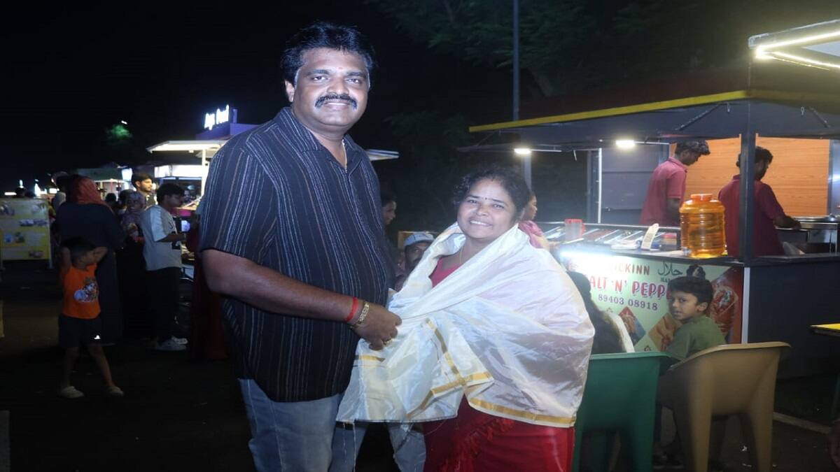 உணவகம் வைத்துள்ளவர்களுக்கு இன்ப அதிர்ச்சி... புட் ஸ்ட்ரீட்டிற்கு திடீர் விசிட் அடித்த தஞ்சாவூர் மேயர்