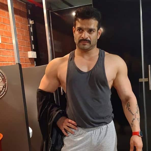 इसके बाद करण ने 'कसौटी जिंदगी की 2' में एक एपिसोड के लिए 3 लाख रुपए वसूले थे. वहीं 'खतरों के खिलाड़ी 10' के उन्हें 5-6 लाख रुपये चार्ज किए थे.