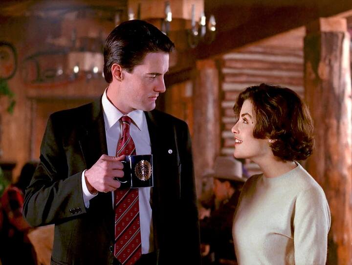 'Twin Peaks' is also included in the list of Hollywood's best horror shows. You will get to see a lot of horror, mystery and drama in its story where an FBI officer tries to find out who murdered a popular high school student. There are such twists and turns in it that you might not have even expected. Do enjoy this show on Prime Video.