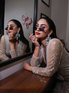 क्रिस्टल डिसूजा ने इंटरनेट का ट्रैफिक किया अपने नाम, सिल्वर आउटफिट में खूब चमकीं हसीना