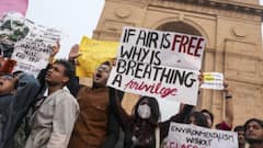 Delhi Pollution Protest Turns Tense: Demonstrators Use Pepper Spray On Police Near India Gate