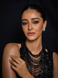 ब्लैक नेट साड़ी और डीप नेक ब्लाउज पहन अनन्या पांडे ने गिराई बिजलियां, हर तस्वीर है कातिलाना