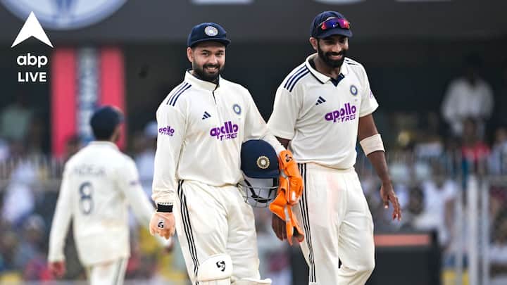 কুলদীপ অবশ্য বলেছেন, 'আমি কোনও অভিযোগ করছি না। তবে আশা করি এখানে পরের টেস্টের সময় পিচে বোলারদের জন্যও সাহায্য থাকবে।' ছবি - IANS