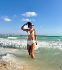 Sreejita De Photo: વ્હાઈટ બિકીનીમાં હોટ લાગી શ્રીજિતા ડે, દરિયા કિનારે આપ્યા હોટ પોઝ