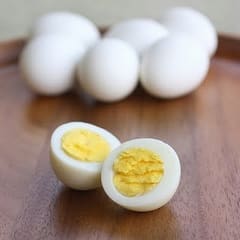 Egg Yolk: अंड्यातील पिवळा भाग का खाऊ नये? त्याचे फायदे आणि तोटे जाणून घ्या...