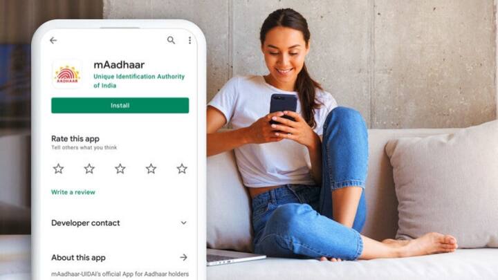 কিছু লোক QR কোড স্ক্যান করে আধার যাচাই করে নিতে পারেন। UIDAI-এর অফিশিয়াল অ্যাপ mAadhaar-এ QR স্ক্যান করার বিকল্প রয়েছে। আসল আধার কার্ডের QR কোড স্ক্যান করার সঙ্গে সঙ্গেই সঠিক তথ্য স্ক্রিনে দেখা যায়। জাল কার্ডে QR কোড স্ক্যানই হয় না।