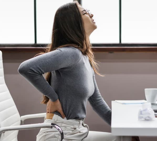 ਨਿਊਰੋਸਪਾਈਨ ਸਰਜਨ ਡਾ. ਅਰੁਣ ਤੂੰਗਾਰੀਆ ਨੇ ਆਪਣੇ ਸੋਸ਼ਲ ਮੀਡੀਆ ਹੈਂਡਲ ‘ਤੇ ਇੱਕ ਵੀਡੀਓ ਸਾਂਝੀ ਕੀਤੀ ਹੈ ਜਿਸ ਵਿੱਚ ਉਹ ਦੱਸਦੇ ਹਨ ਕਿ ਉਹ ਕਿਹੜੀਆਂ ਖੁਰਾਕ ਦੀਆਂ ਚੀਜ਼ਾਂ ਹਨ ਜਿਨ੍ਹਾਂ ਨੂੰ ਡਾਇਟ ਦਾ ਹਿੱਸਾ ਬਣਾ ਕੇ ਰੀੜ੍ਹ ਦੀ ਹੱਡੀ ਦੀ ਸਮੱਸਿਆ ਨੂੰ ਦੂਰ ਰੱਖਿਆ ਜਾ ਸਕਦਾ ਹੈ ਅਤੇ ਰੀੜ੍ਹ ਦੀ ਹੱਡੀ ਸਿਹਤਮੰਦ ਰਹਿਣ ਵਿੱਚ ਮਦਦ ਮਿਲਦੀ ਹੈ। ਤੁਸੀਂ ਵੀ ਇਹ ਖੁਰਾਕ ਆਪਣੀ ਡਾਇਟ ਦਾ ਹਿੱਸਾ ਬਣਾ ਸਕਦੇ ਹੋ।