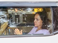 धर्मेंद्र के निधन से सदमें में अमिताभ बच्चन, रोती दिखीं हेमा मालिनी,  अंतिम संस्कार की तस्वीरों ने किया इमोशनल