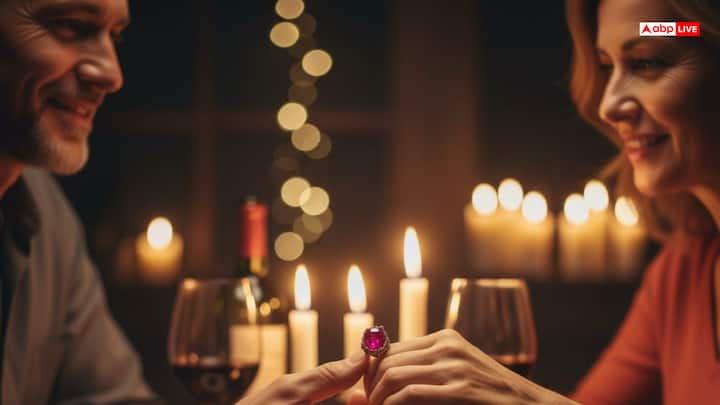 मान्यता है कि अगर आप शादी की 40वीं सालगिरह मनाने जा रहे हैं तो माणिक्य जड़ित अंगूठी उपहार में दिया जाता है. यह प्यार और निष्ठा का प्रतीक है. यह दंपत्ति के बीच संबंधों को मजबूत करता है.