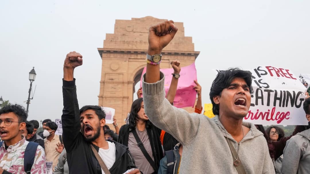 Delhi Police Eye ‘Conspiracy’ Angle In India Gate Protest After Chilli Spray, Naxal Chants