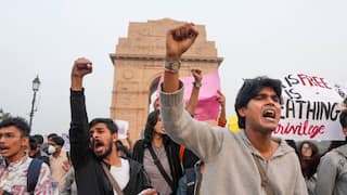 Delhi Police Eye ‘Conspiracy’ Angle In India Gate Protest After Chilli Spray, Naxal Chants