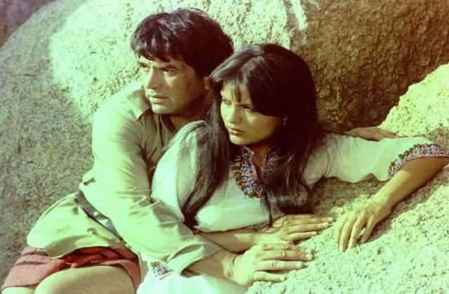 Zeenat Aman's name is at the last number in this list. The pairing of both was very much liked and according to the reports, Man himself had revealed that Zeenat Aman used to teach him English on the sets. Worked in films like 'Hasina Maan Jayegi', Dharamveer, 'Samrat', 'Yaadon Ki Barat' and many more.
