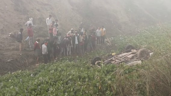 मधेपुरा में सुबह-सुबह हुआ सड़क हादसा, बारात से लौट रही स्कॉर्पियो नदी में पलटी, 2 लोगों की मौत