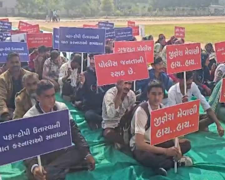 ધારાસભ્ય જીગ્નેશ મેવાણીના પોલીસના પટ્ટા ઉતારી દઈશ અને હું પાછળ પડીશ તો છોતરા કાઢી નાખીશ તેવા નિવેદનને પોલીસે અયોગ્ય જણાવ્યું છે. પૂર્વ IPS અધિકારીઓએ મેવાણીના નિવેદનની ટીકા કરી હતી. પૂર્વ આઈપીએસે કહ્યું હતું કે પટ્ટા ઉતારવાનો અધિકાર કોઈ રાજનેતાઓને નહીં. ખૂબ મહેનત બાદ મળતી હોય છે પોલીસની વરદી.