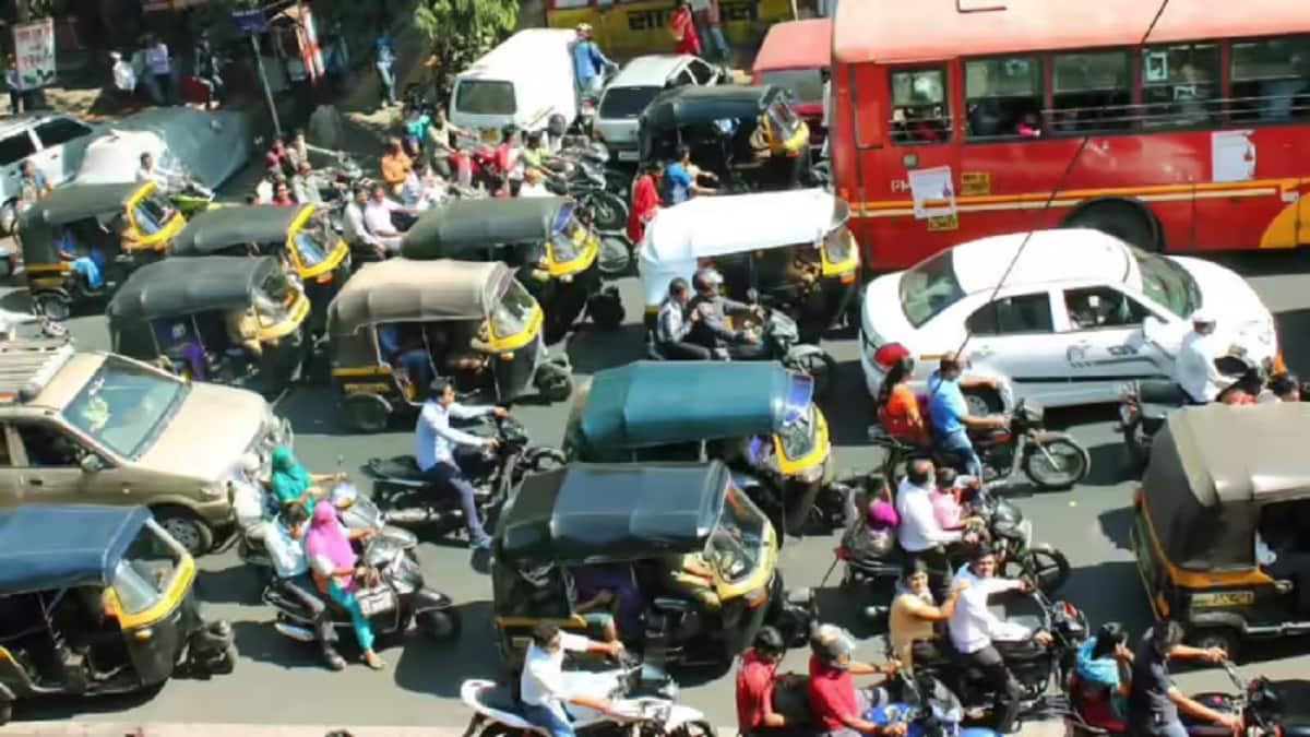 விதிமுறை மீறும் கனரக வாகனங்கள்... போக்குவரத்து நெரிசலில் விழி பிதுங்கும் திருச்சி