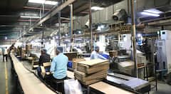 PHOTOS: इधर विपक्ष बना रहा माहौल… उधर काम में लगे नीतीश कुमार, बिस्कुट से लेकर जूता फैक्ट्री घूम रहे