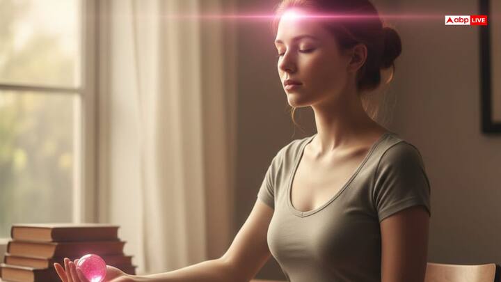 ज्योतिषशास्त्र में मान्यता है कि माणिक्य पहनने से जीवन में एकाग्रता बनी रहती है. इससे निर्णय लेने की क्षमता और नेतृत्व शक्ति बढ़ती है. यह मन में आत्मविश्वास जगाता है. तनाव को कम करता है.