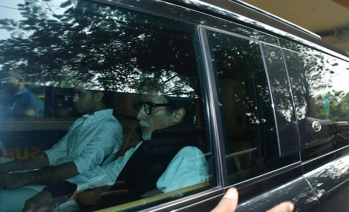 Amitabh Bachchan, accompanied by grandson Agastya Nanda, arrives to bid goodbye to his longtime co-star.