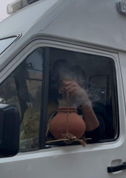 Dharmendra Death: धर्मेंद्र के निधन के कई घंटों बाद भी देओल परिवार चुप, ऑफिशियल स्टेटमेंट का हो रहा इंतजार