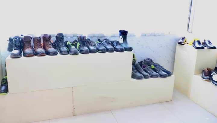 मुख्यमंत्री नीतीश कुमार सोमवार (24 नवंबर, 2025) को हाजीपुर इंडस्ट्रियल एरिया पहुंचे. औद्योगिक क्षेत्र में उन्होंने जाकर देखा कि कैसे काम हो रहा है.