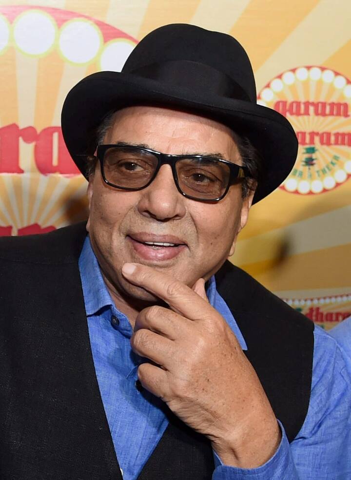 Dharmendra had also invested in food business. His famous restaurant chain is Garam-Dharam. There are many restaurants of Garam-Dharam in many cities.