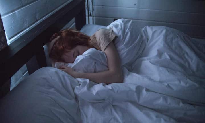People in these areas create a quiet environment before sleeping, spend time with family, relax without screens and read books. At the same time, taking short naps during the day is also important for them. In such a situation, good sleep reduces inflammation in the body, reduces stress and helps the brain in quick recovery.