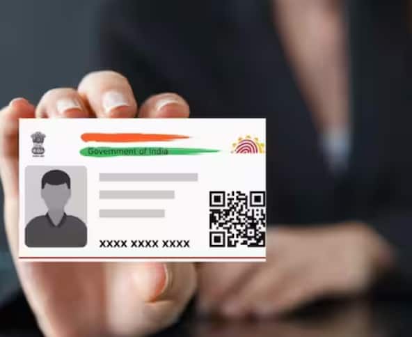 ਨਕਲੀ ਆਧਾਰ ਕਾਰਡਾਂ ਦੇ ਮਾਮਲੇ ਲਗਾਤਾਰ ਵੱਧ ਰਹੇ ਹਨ। ਇਸ ਲਈ, ਤੁਹਾਨੂੰ 2 ਮਿੰਟ ਵਿੱਚ ਇਹ ਚੈੱਕ ਕਰ ਲੈਣਾ ਚਾਹੀਦਾ ਹੈ ਕਿ ਤੁਹਾਡਾ ਆਧਾਰ ਅਸਲੀ ਹੈ। ਇਹ ਪ੍ਰਕਿਰਿਆ ਸੌਖੀ ਹੈ। ਆਓ ਅਸੀਂ ਤੁਹਾਨੂੰ ਦੱਸਦੇ ਹਾਂ ਕਿ ਤੁਸੀਂ ਇਹ ਕਿਵੇਂ ਕਰ ਸਕਦੇ ਹੋ।