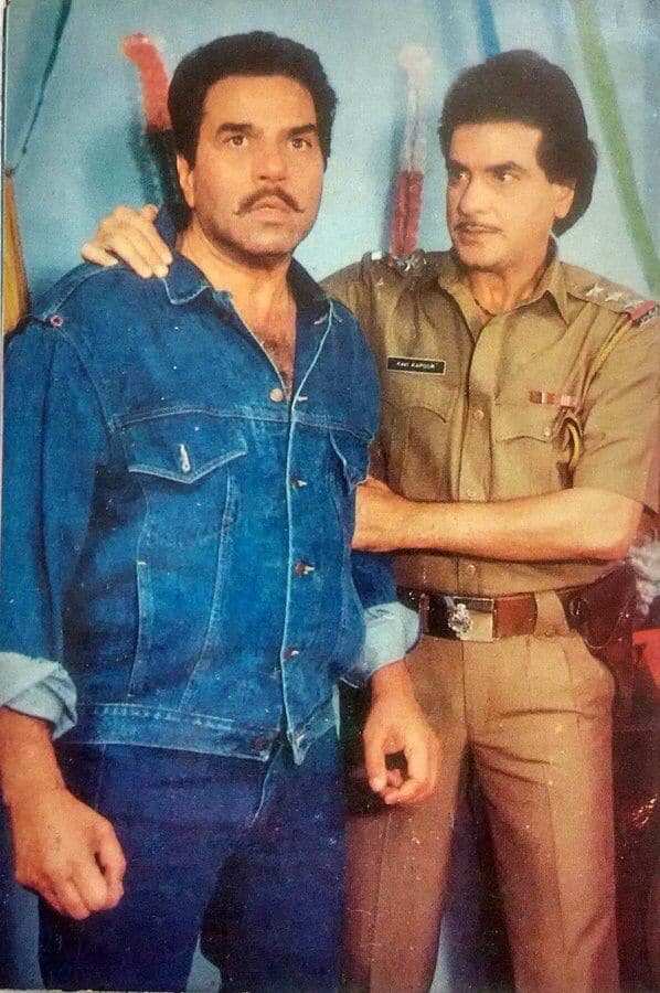 Late actor Dharmendra also created a lot of magic with Bollywood superstar Jitendra. Both the pairs are one of the superhit pairs of Hindi cinema. Both these actors worked together in films like 'Insaniyat Ki Pukar' and 'Jaan Hatheli Pe'.